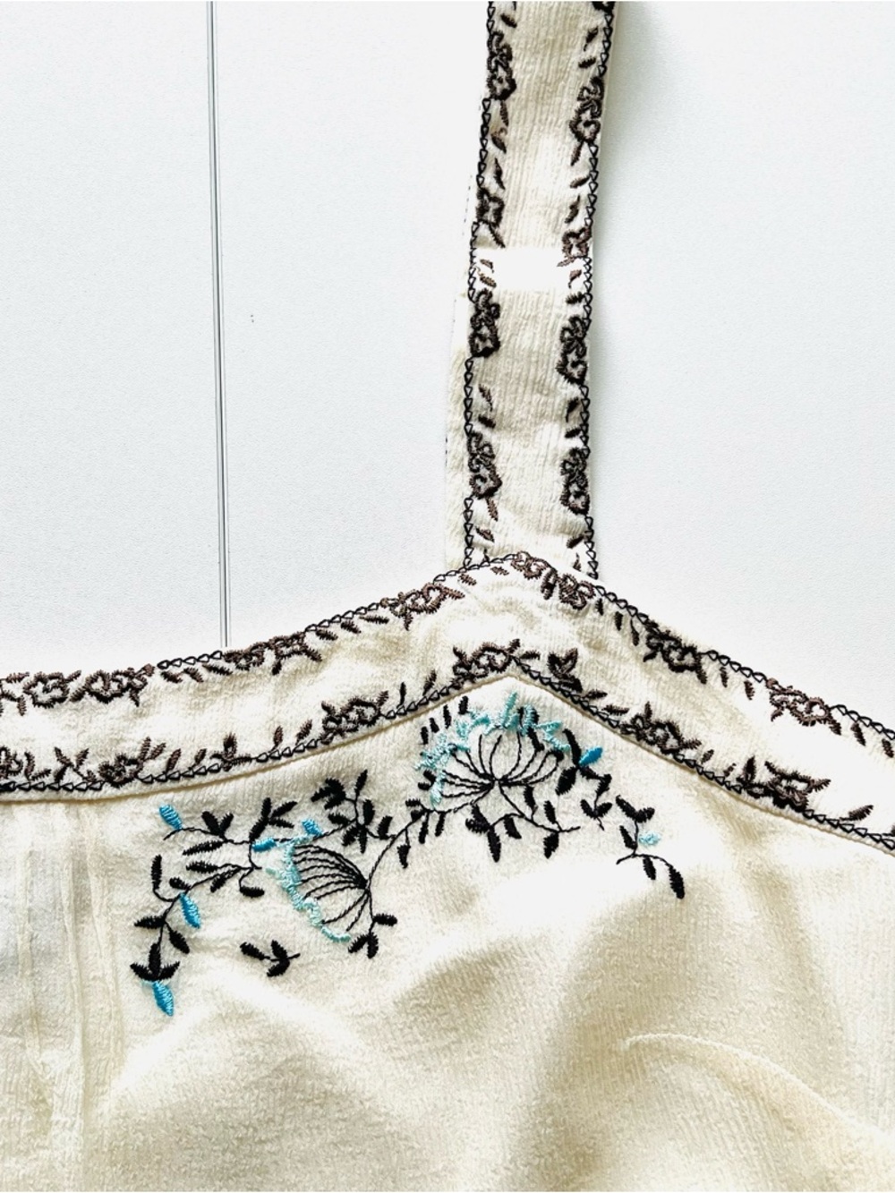 Ann Taylor Ivory Lined Silk Crepe Camisole with Brown Floral Embroidery Size 4 - Picture 3 of 11